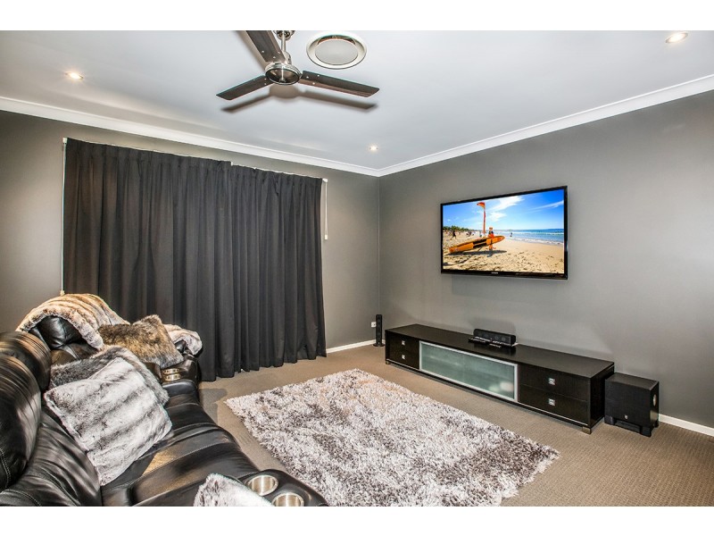 8 Skandia Court, Newport QLD 4020