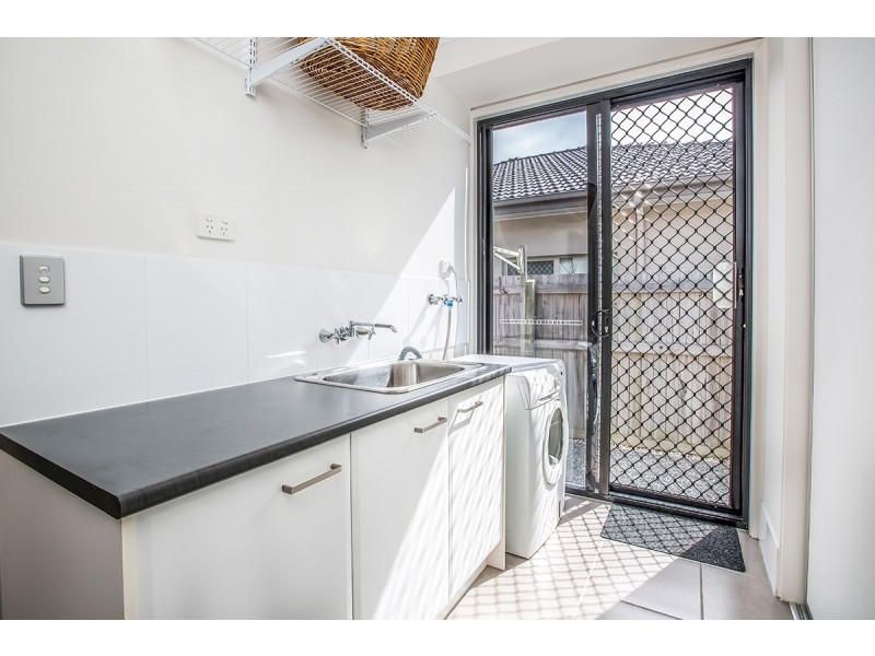 8 Skandia Court, Newport QLD 4020