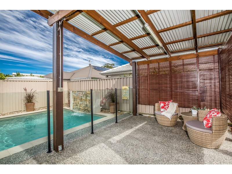 8 Skandia Court, Newport QLD 4020