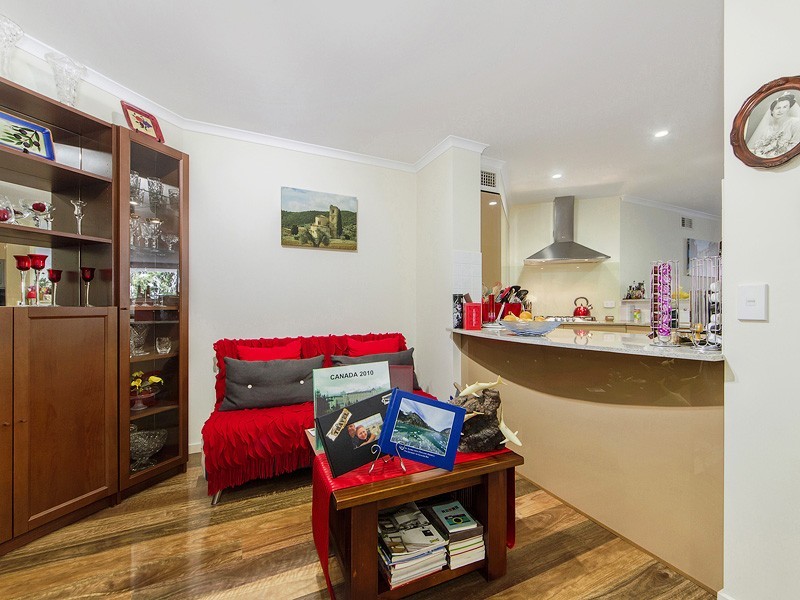 11/43 Marine Parade, Redcliffe QLD 4020