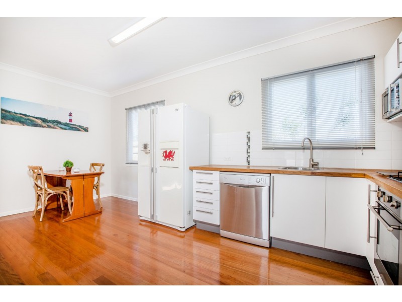 103 Arthur Street, Woody Point QLD 4019