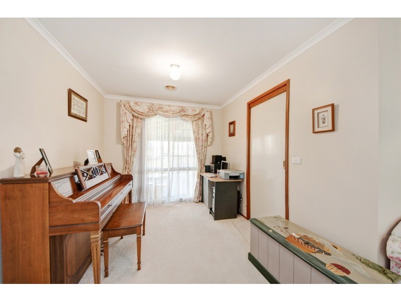 33 Bastow Circuit, Banks ACT 2906