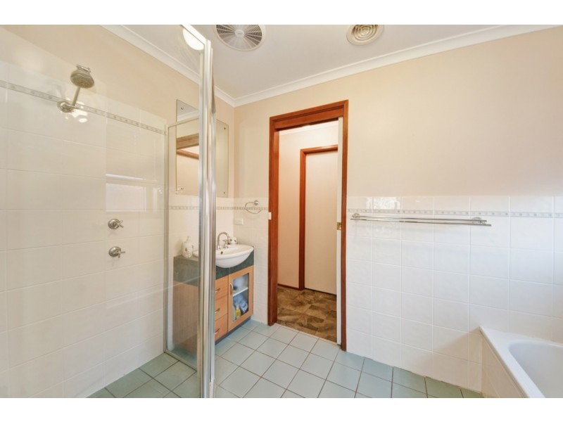 33 Bastow Circuit, Banks ACT 2906