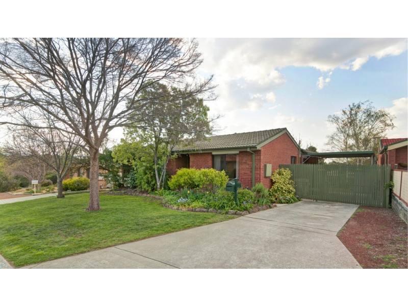 33 Bastow Circuit, Banks ACT 2906