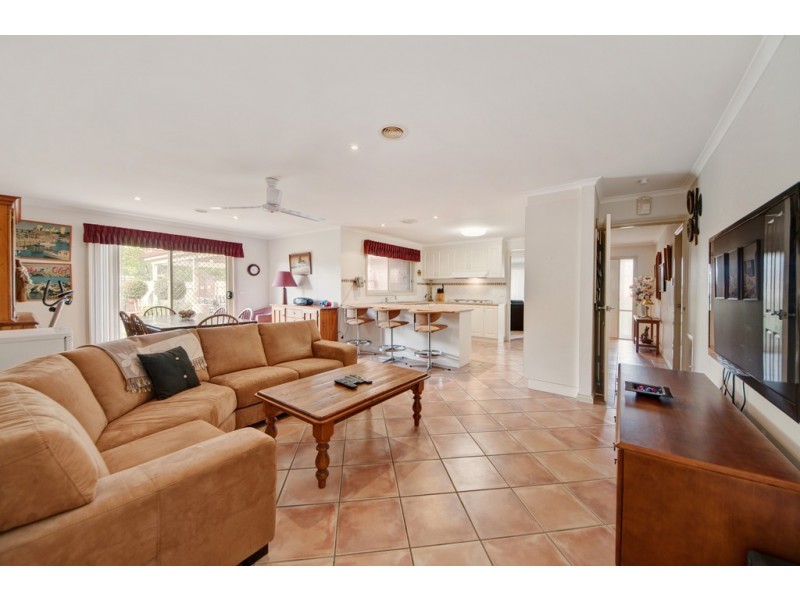 6 Gaylard Place, Gordon ACT 2906