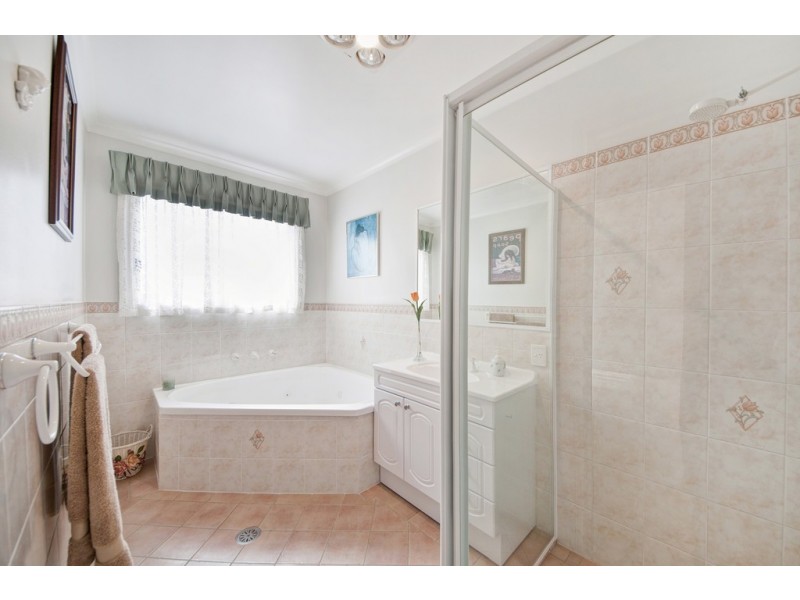 6 Gaylard Place, Gordon ACT 2906