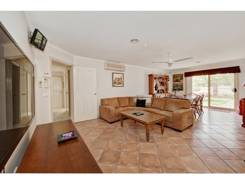 6 Gaylard Place, Gordon ACT 2906