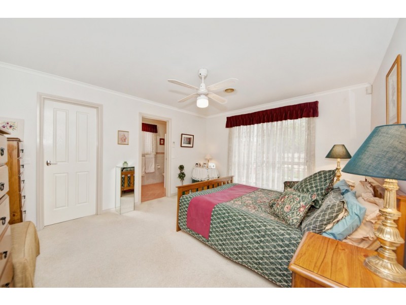 6 Gaylard Place, Gordon ACT 2906