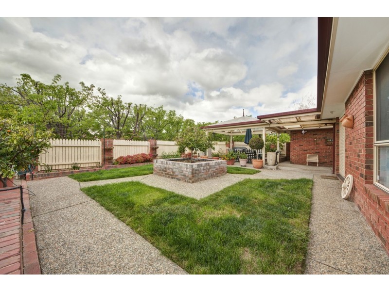 6 Gaylard Place, Gordon ACT 2906