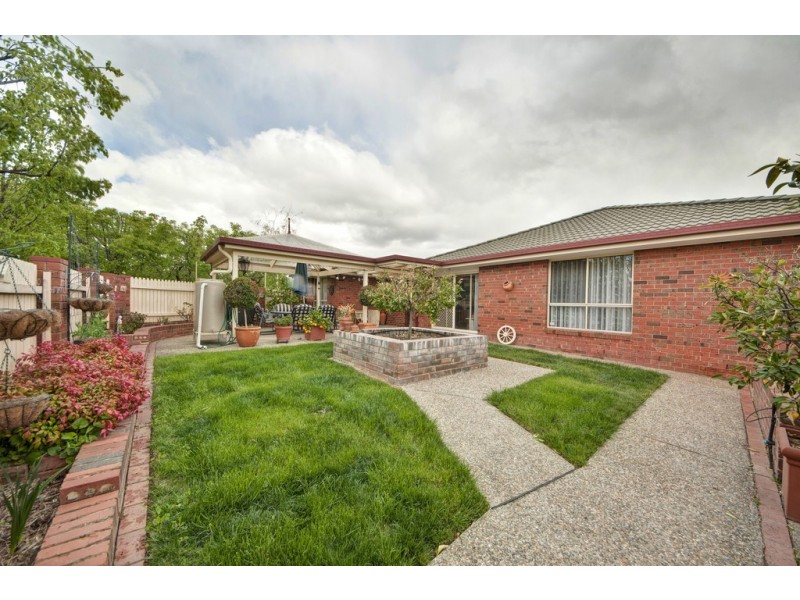 6 Gaylard Place, Gordon ACT 2906