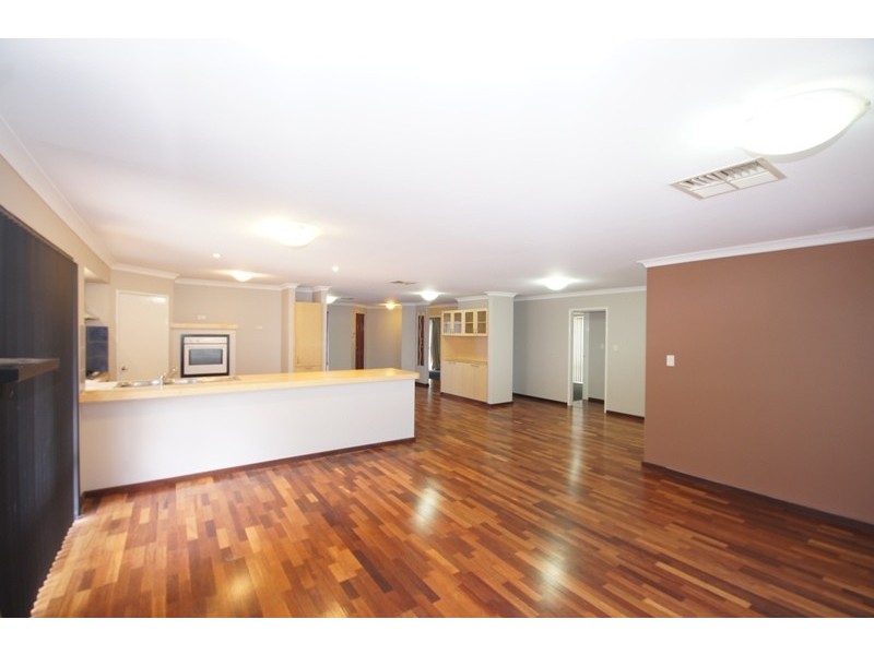 7 Breaden Pass, Success WA 6164