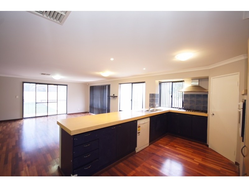 7 Breaden Pass, Success WA 6164
