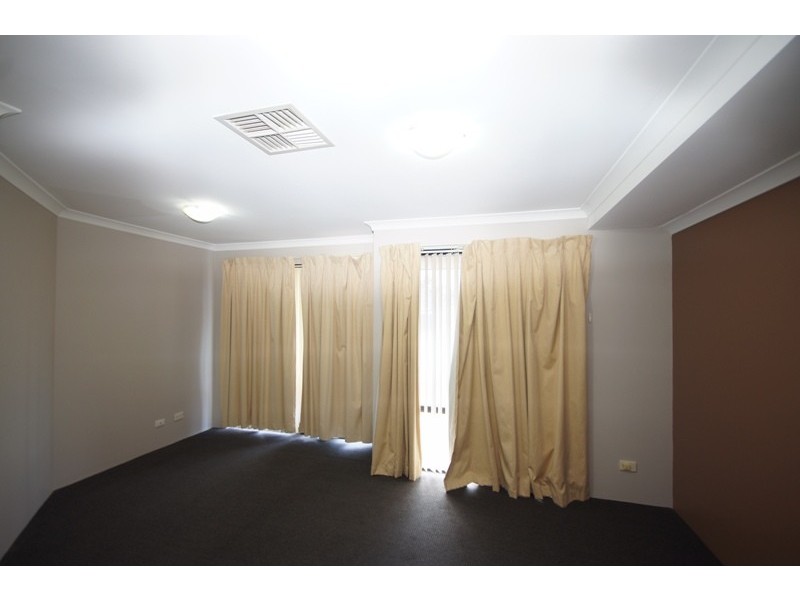 7 Breaden Pass, Success WA 6164