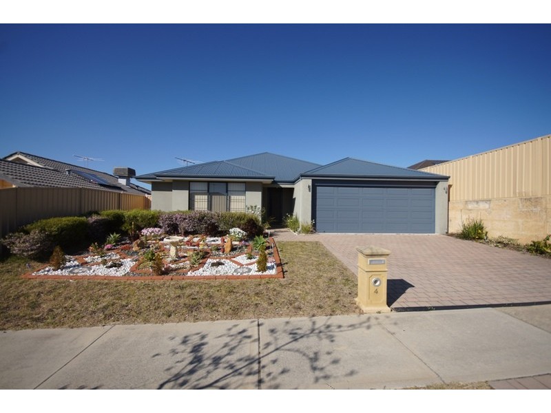 4 Heyford Pde, Bertram WA 6167