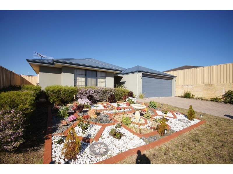 4 Heyford Pde, Bertram WA 6167