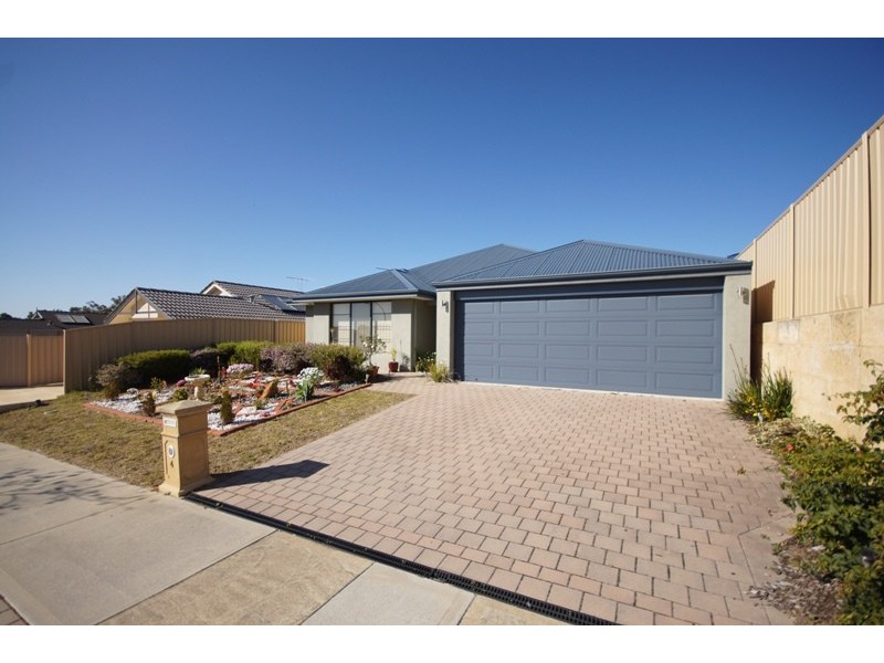 4 Heyford Pde, Bertram WA 6167