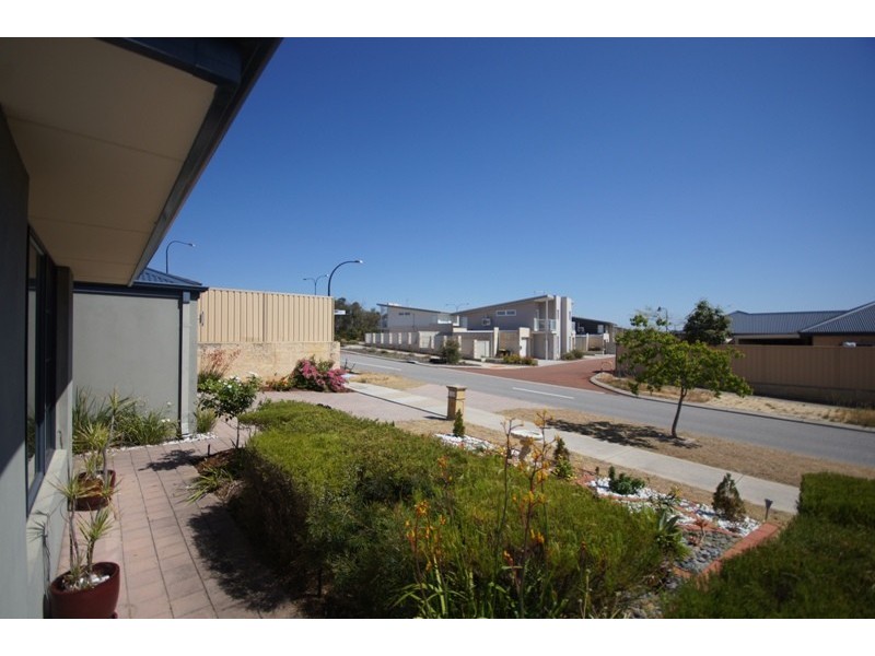 4 Heyford Pde, Bertram WA 6167