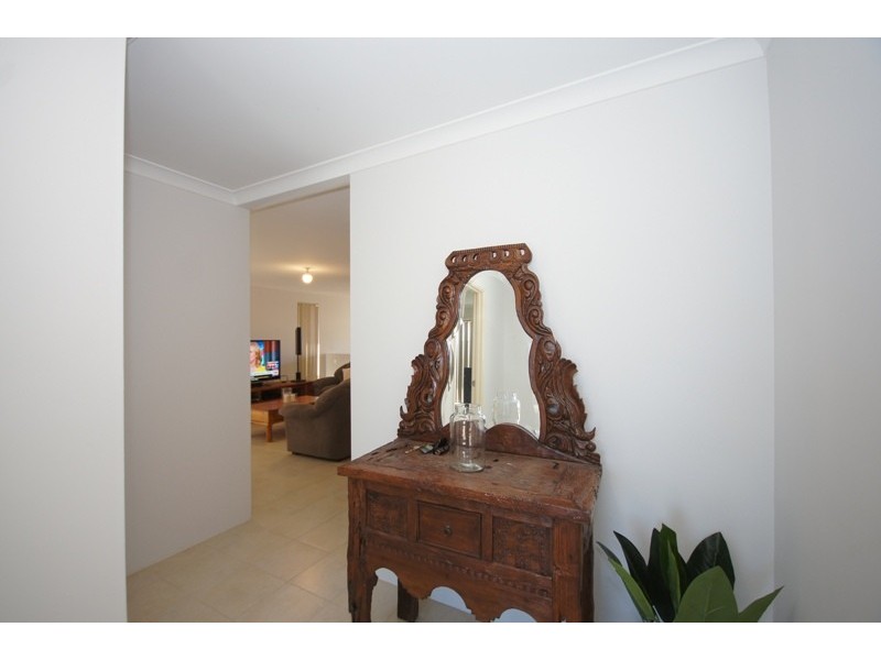 4 Heyford Pde, Bertram WA 6167