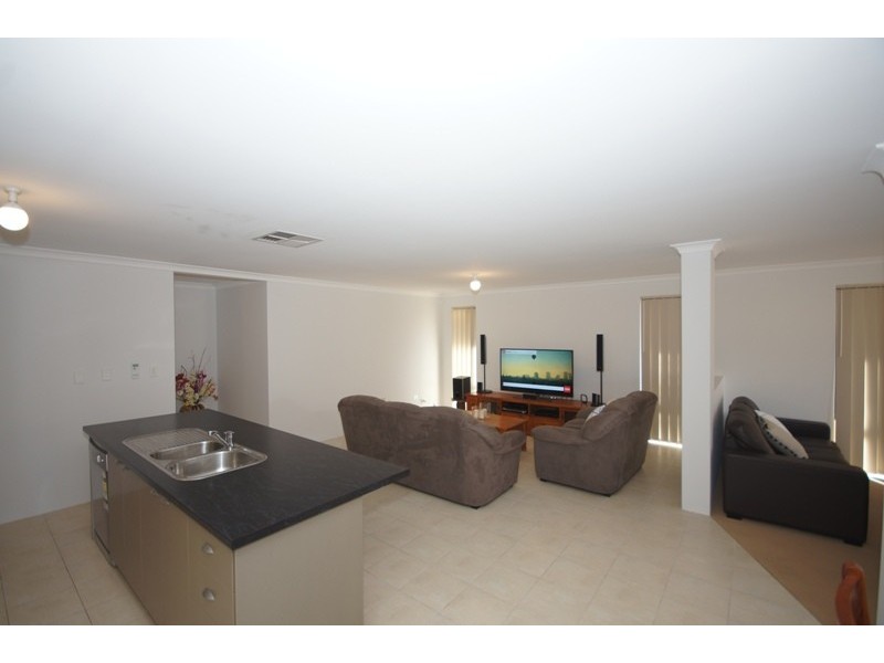 4 Heyford Pde, Bertram WA 6167