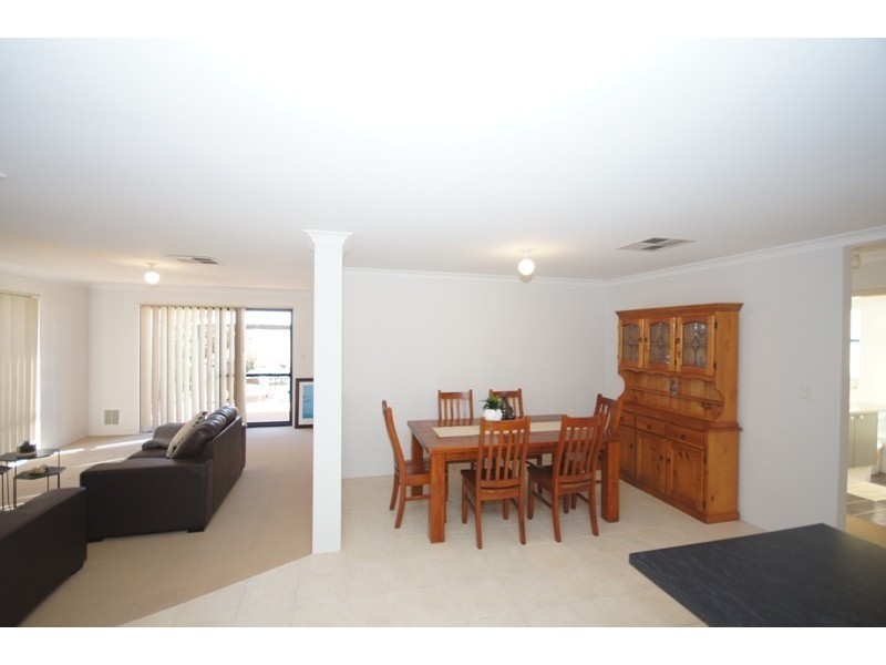 4 Heyford Pde, Bertram WA 6167