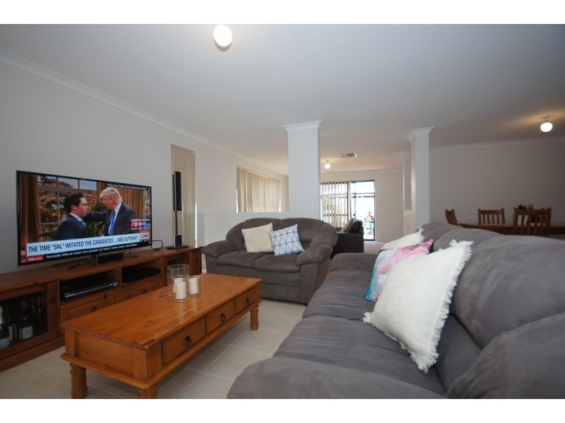 4 Heyford Pde, Bertram WA 6167