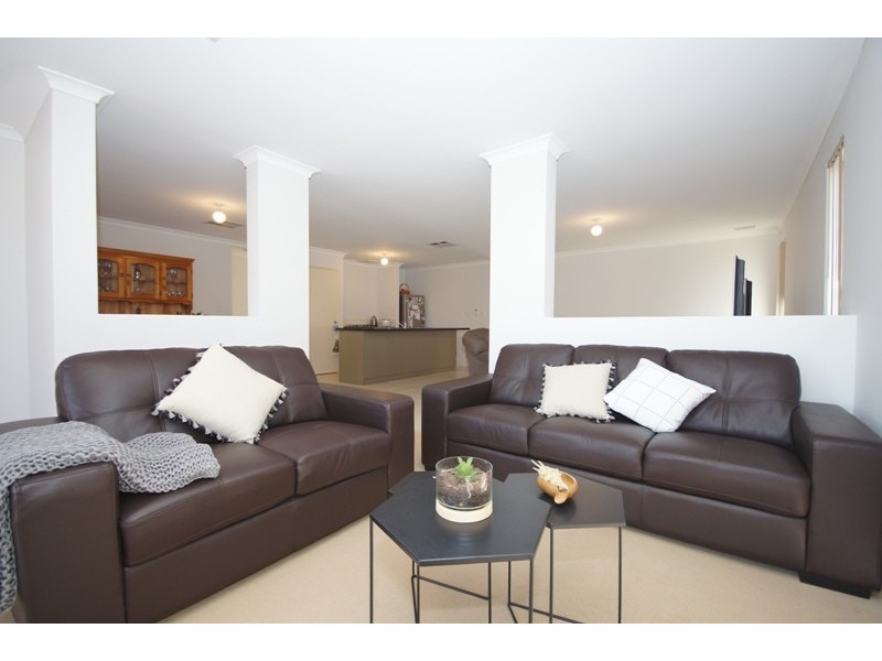 4 Heyford Pde, Bertram WA 6167