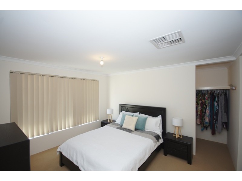 4 Heyford Pde, Bertram WA 6167