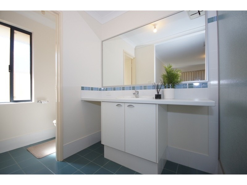 4 Heyford Pde, Bertram WA 6167