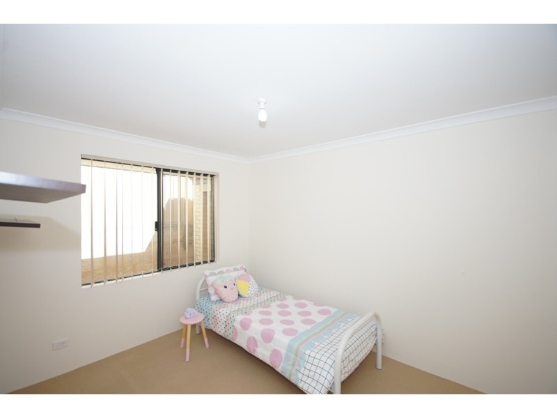 4 Heyford Pde, Bertram WA 6167