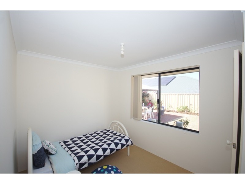 4 Heyford Pde, Bertram WA 6167