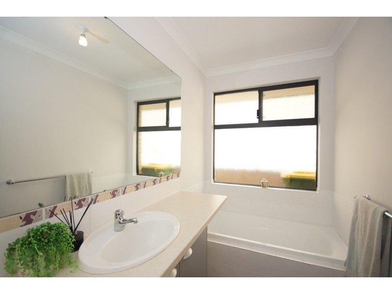 4 Heyford Pde, Bertram WA 6167