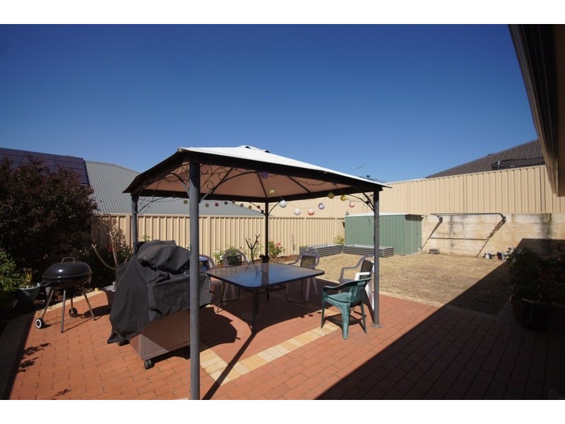 4 Heyford Pde, Bertram WA 6167