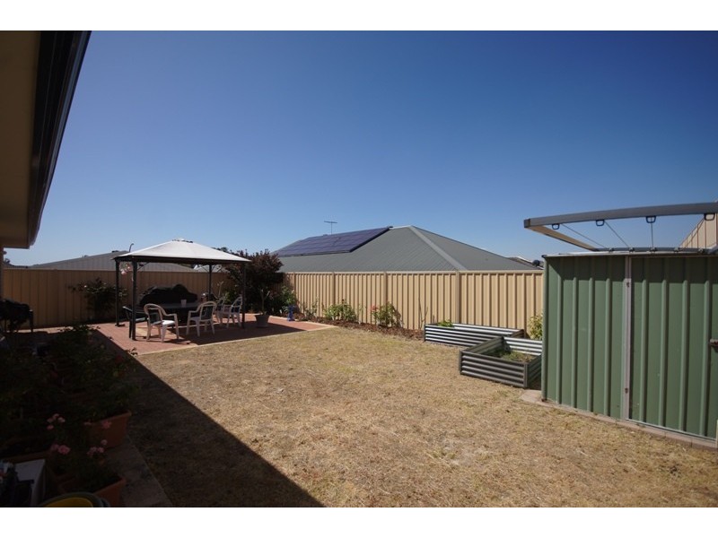 4 Heyford Pde, Bertram WA 6167