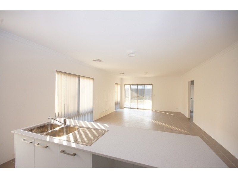 8 Wyoming Loop, Harrisdale WA 6112