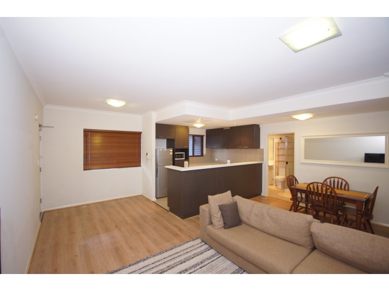 23/2 Stockton Bend, Cockburn Central WA 6164