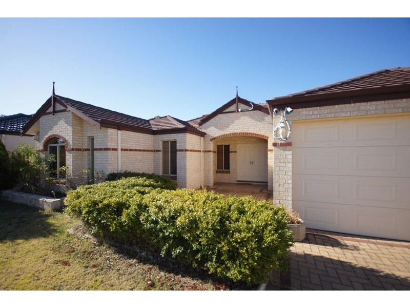 10 Charnley Bend, Success WA 6164