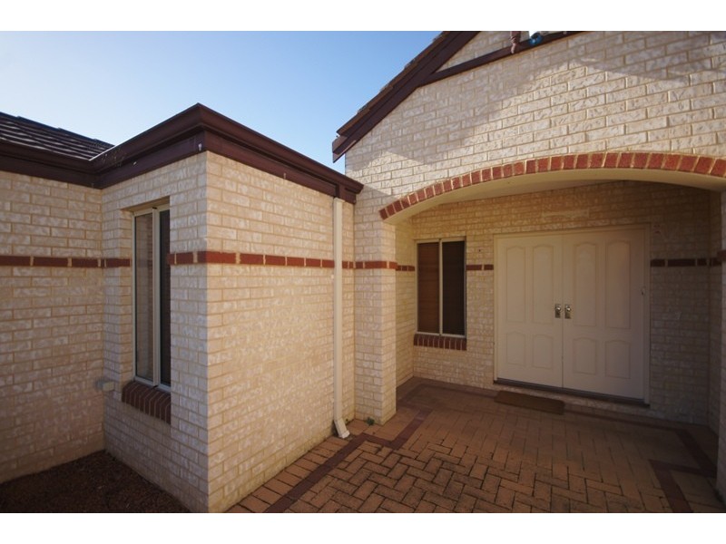 10 Charnley Bend, Success WA 6164