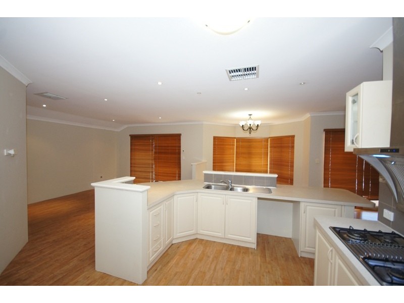 10 Charnley Bend, Success WA 6164