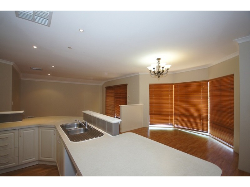 10 Charnley Bend, Success WA 6164