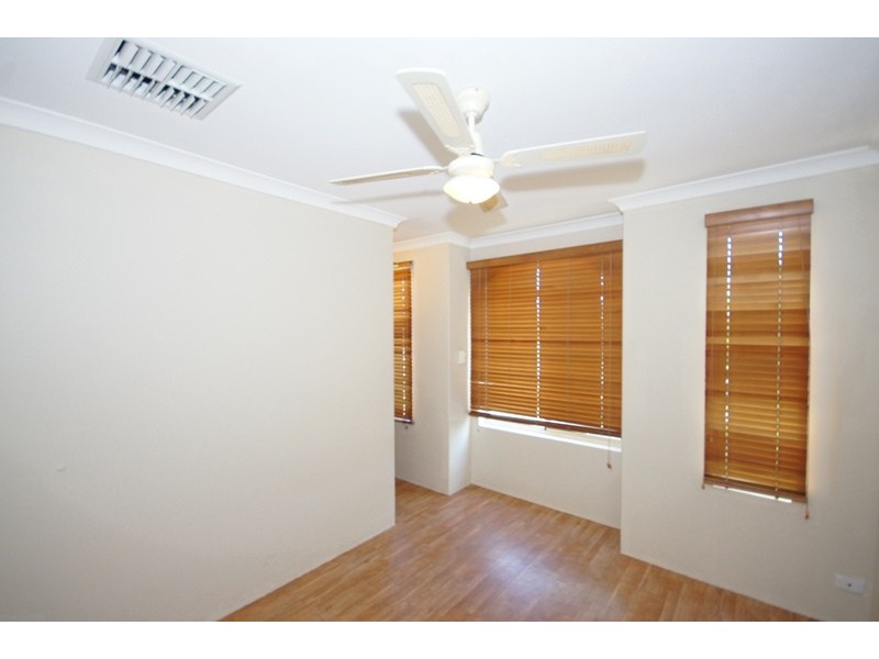 10 Charnley Bend, Success WA 6164