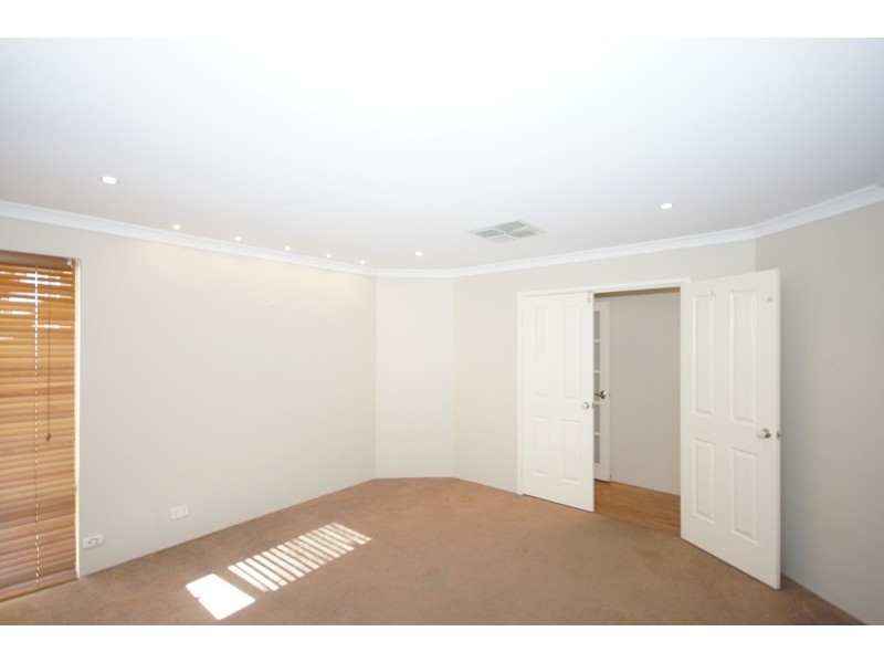 10 Charnley Bend, Success WA 6164