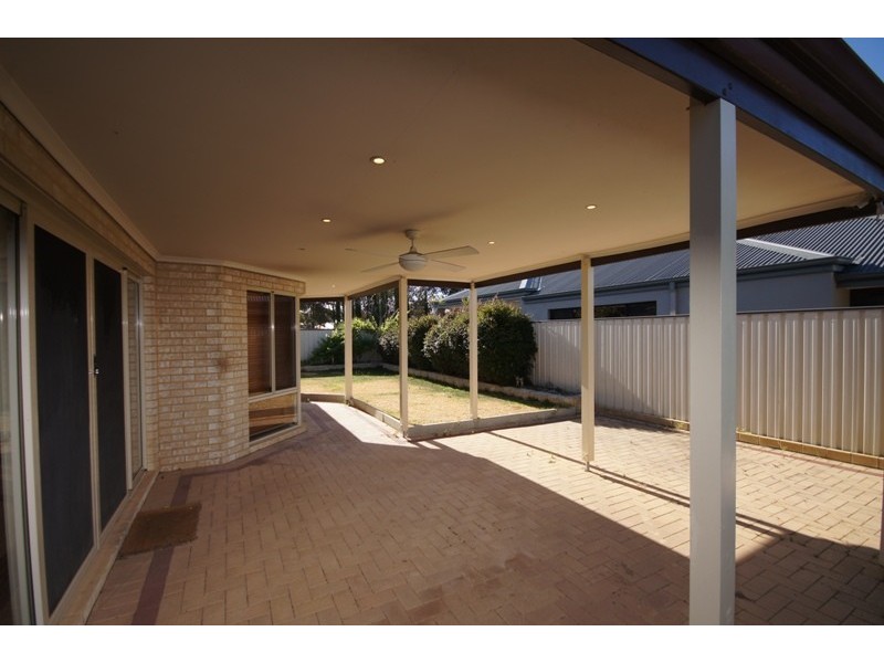 10 Charnley Bend, Success WA 6164