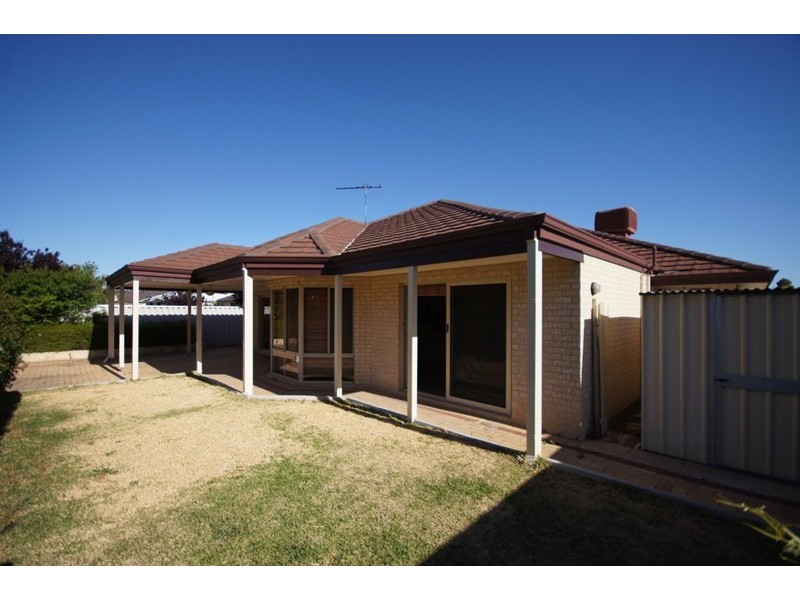 10 Charnley Bend, Success WA 6164