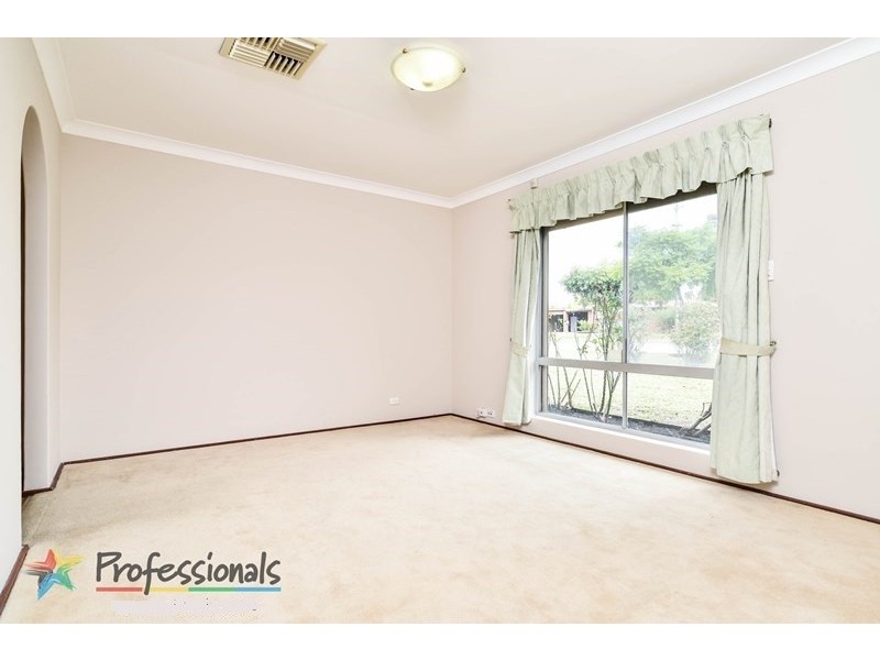 8 Ravenslea Drive, Parkwood WA 6147