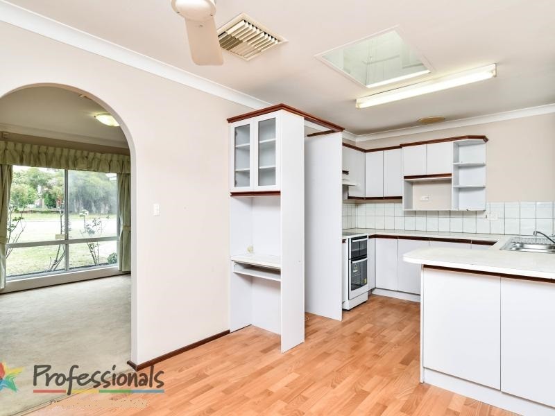 8 Ravenslea Drive, Parkwood WA 6147