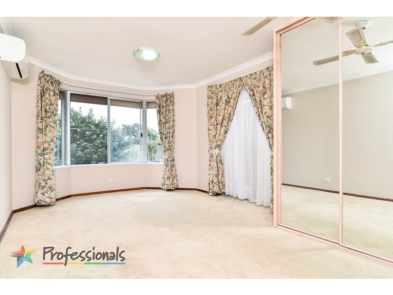 8 Ravenslea Drive, Parkwood WA 6147