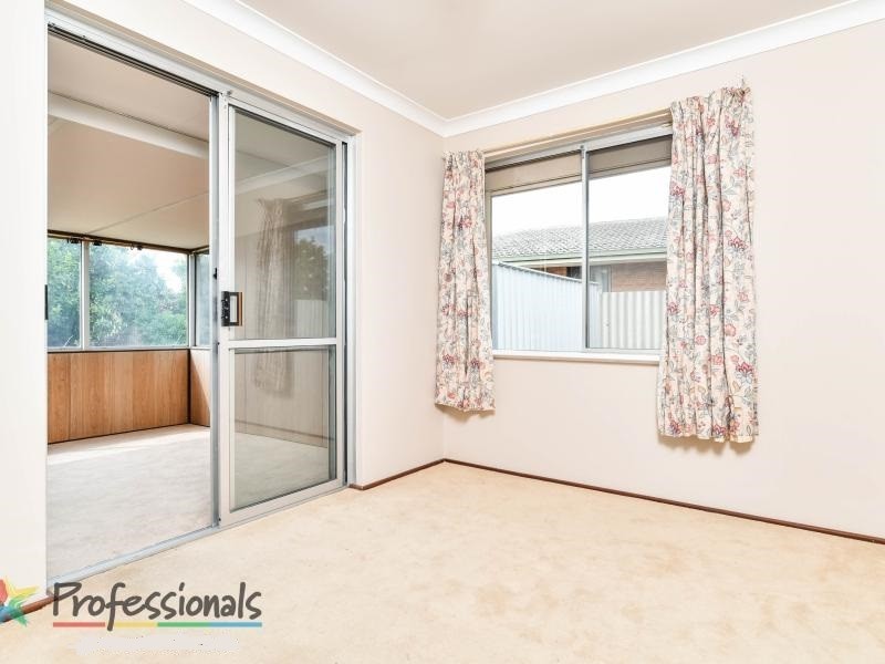 8 Ravenslea Drive, Parkwood WA 6147