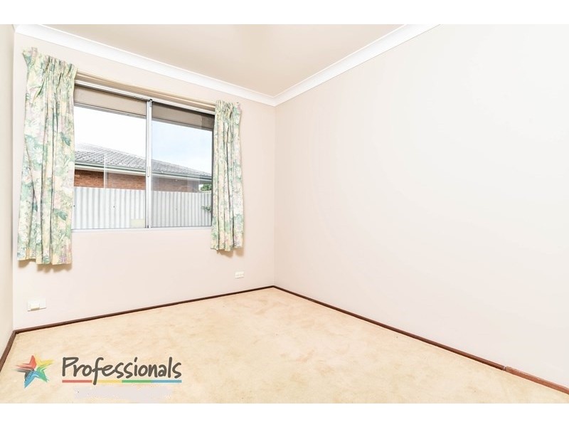 8 Ravenslea Drive, Parkwood WA 6147