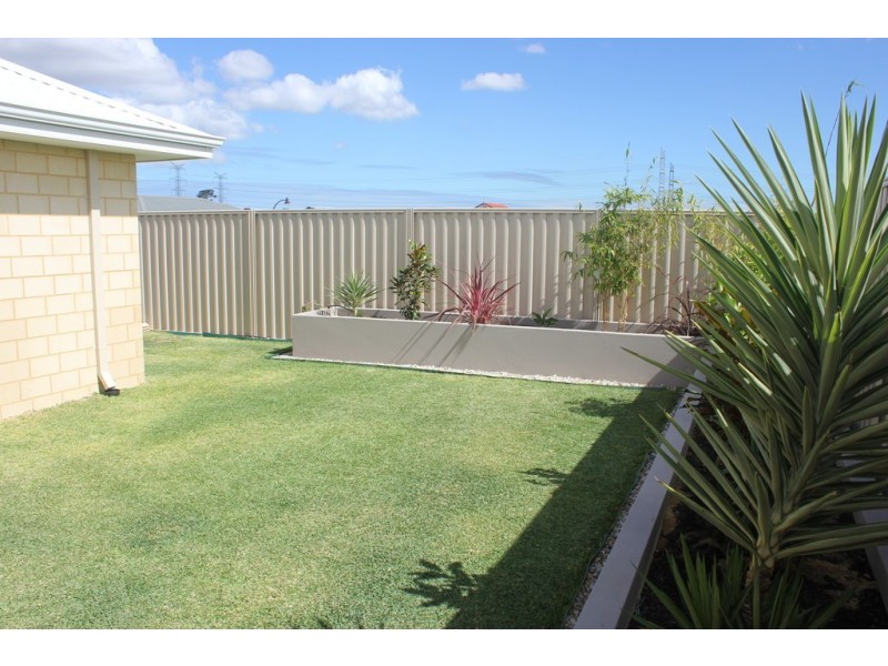 9 WEYMOUTH ROAD, Aubin Grove WA 6164