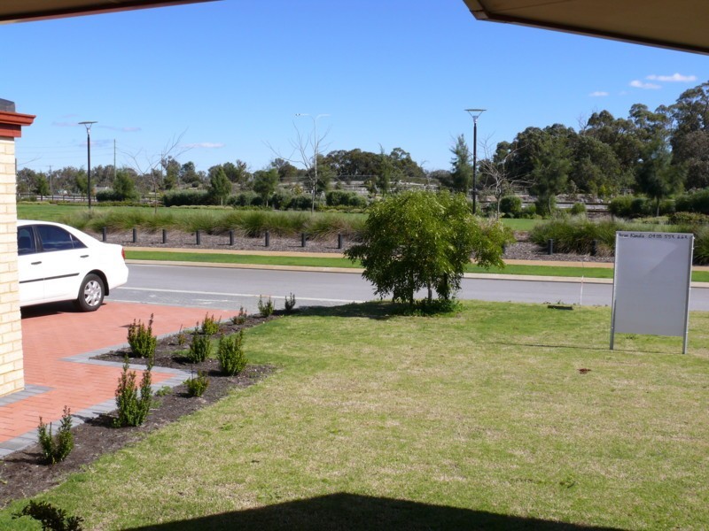 19 Charnley Bend, Success WA 6164